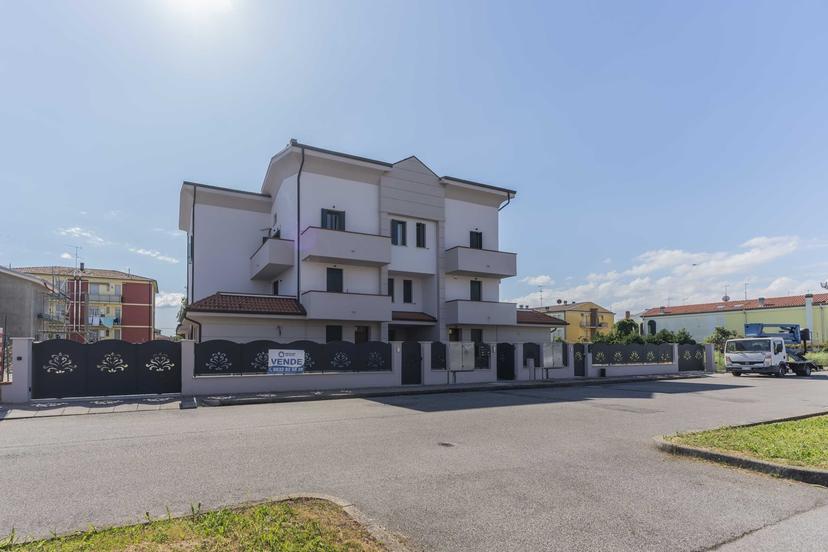 Quadrilocale in Via Bassani Snc, Poggio Renatico — foto 4 di 5