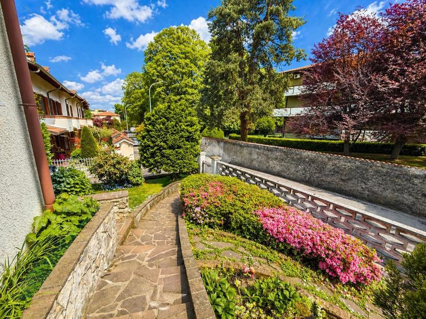 Villa in Via Isonzo 4, Usmate Velate