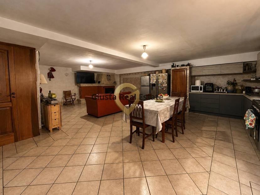 Casa indipendente in Via Valle d'Aosta, San Pietro Vernotico — foto 2 di 5