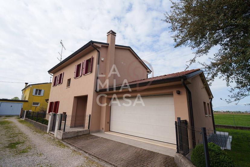 Casa indipendente in Via Chiesa, Sernaglia della Battaglia — foto 2 di 5
