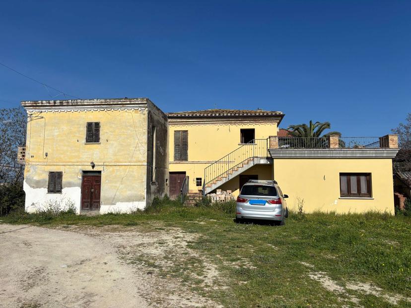 Porzione di casa in Contrada Castellano 21, Elice — foto 2 di 5