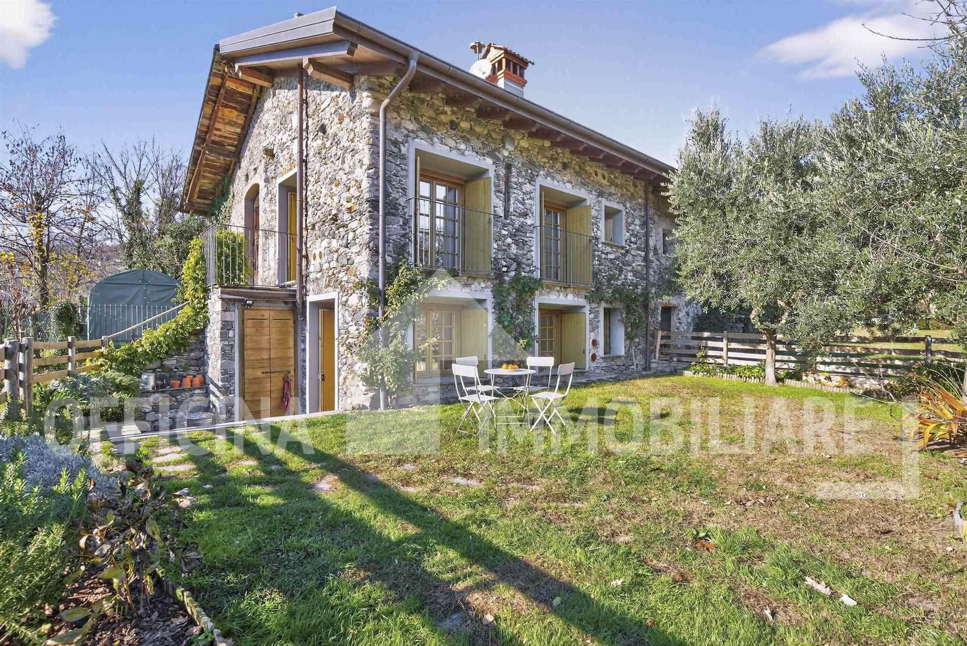 Casa indipendente in Via alla Poncia, Gravedona ed Uniti