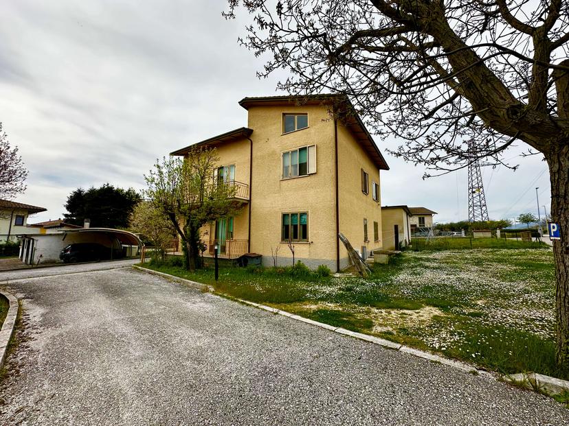Casa indipendente in Nucleo Palazzo Ceccoli, Gualdo Tadino — foto 4 di 5