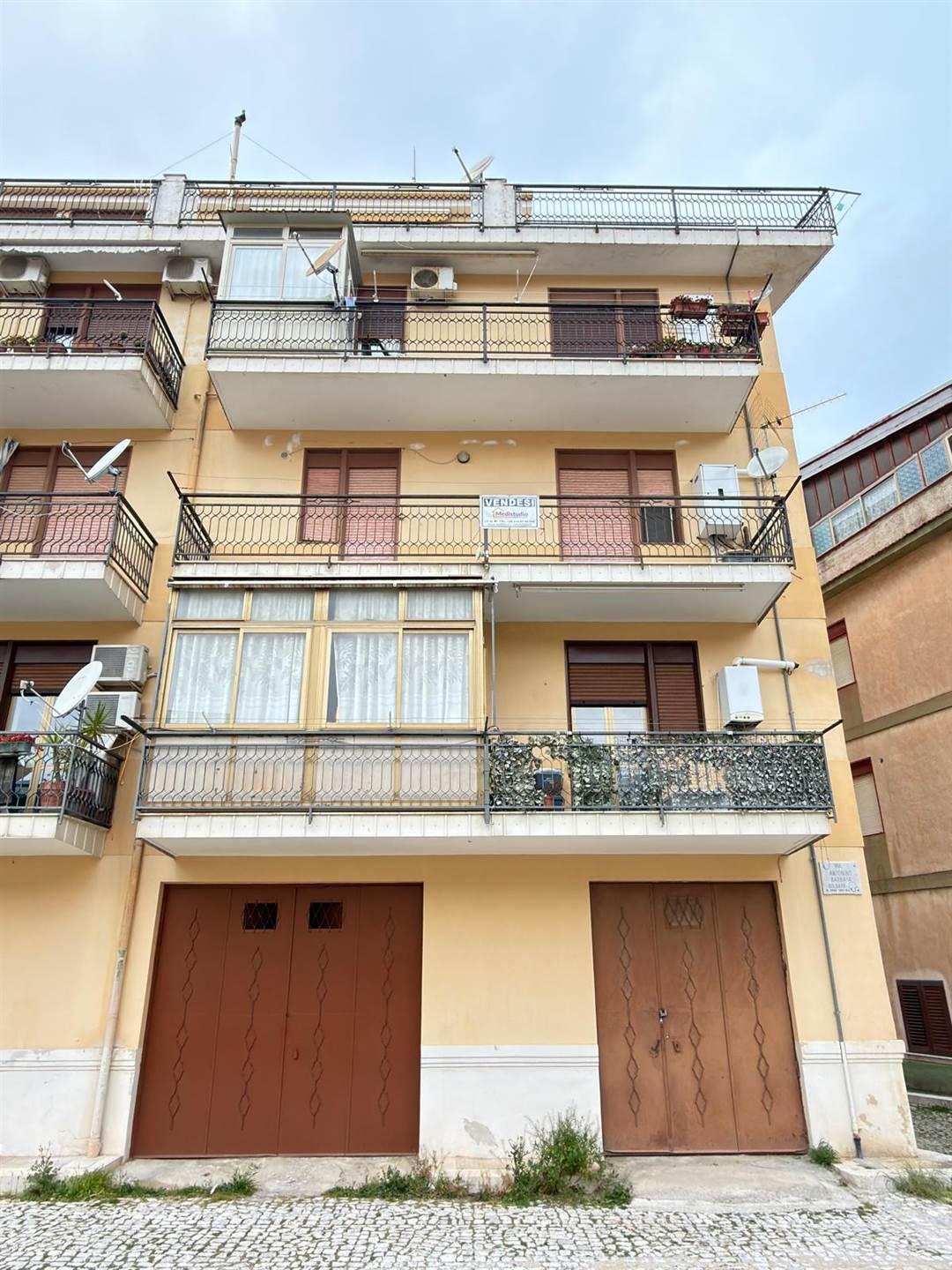 Trilocale, Palazzo Adriano