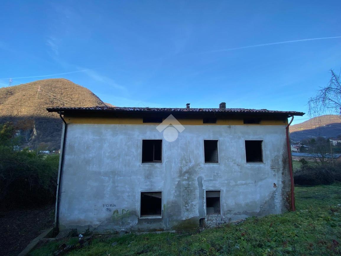 Casa indipendente in Via Acquasparsa, Casazza