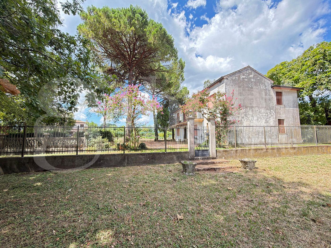 Villa, Correzzola