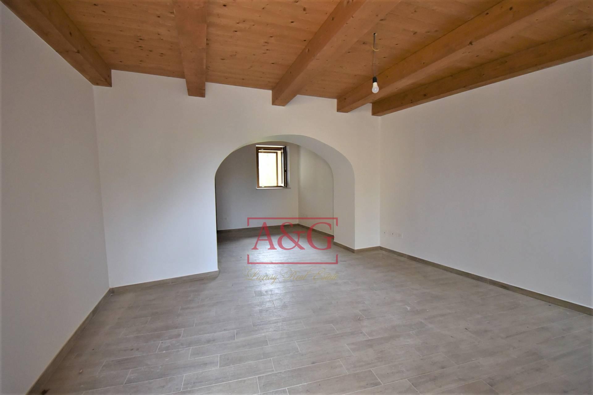 Casa indipendente in Via Villa Verri 12, Amandola