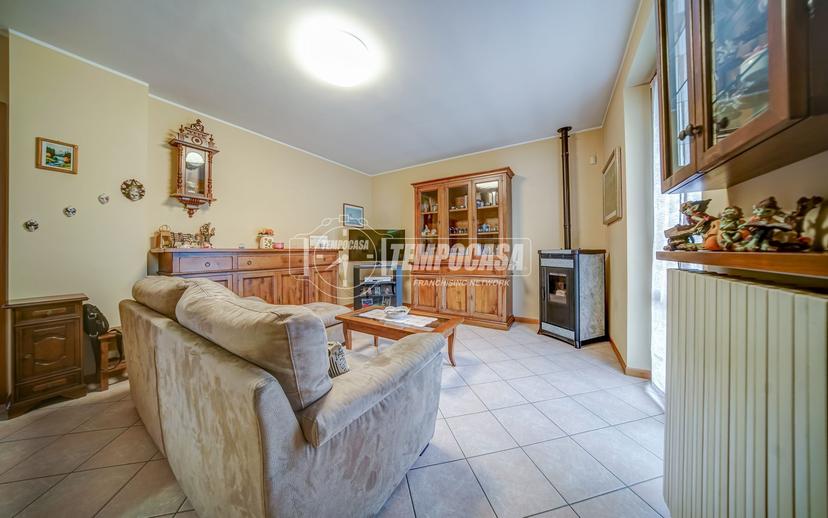 Villa a schiera in Via Guido Rossa 10/B, Cairate — foto 2 di 5