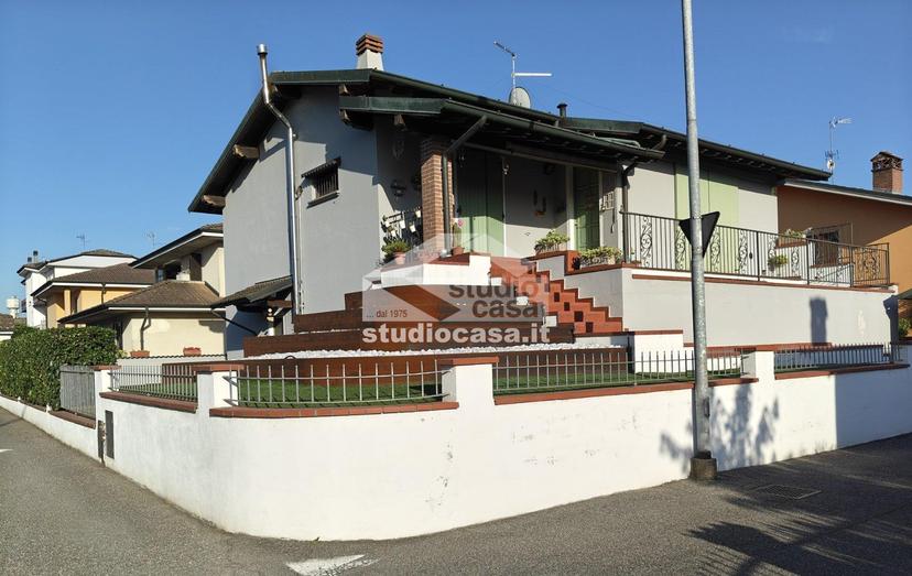 Villa in Via Crotti, Crema — foto 3 di 5