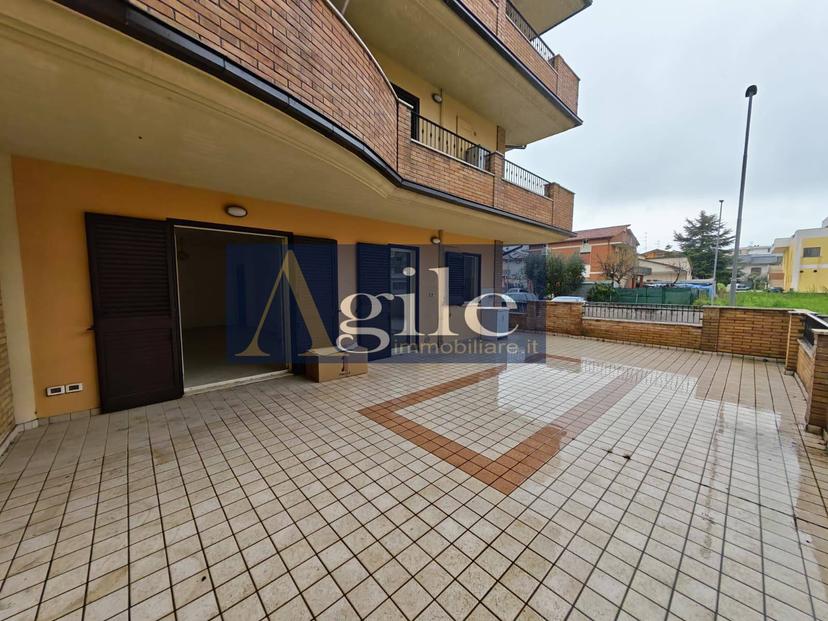 Appartamento in Via Ugo Foscolo, Corropoli — foto 2 di 5