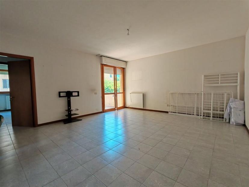 Appartamento in XXIV Maggio, Massa