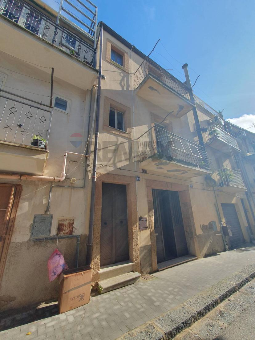 Casa indipendente in Largo San Giorgio 19- 20, Caltagirone — foto 3 di 5