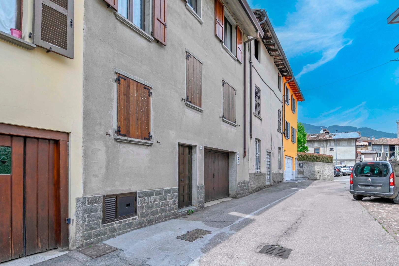 Casa indipendente in Via Cesare Battisti, Casnigo