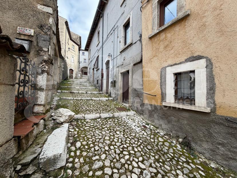 Bilocale in Via Tre Archi 2, Rocca di Mezzo — foto 3 di 5