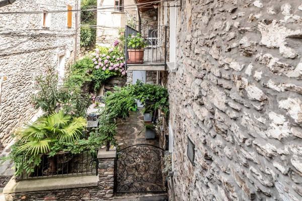 Sasso in Vicolo Mercanti in Veneto, Pianello del Lario — foto 3 di 5