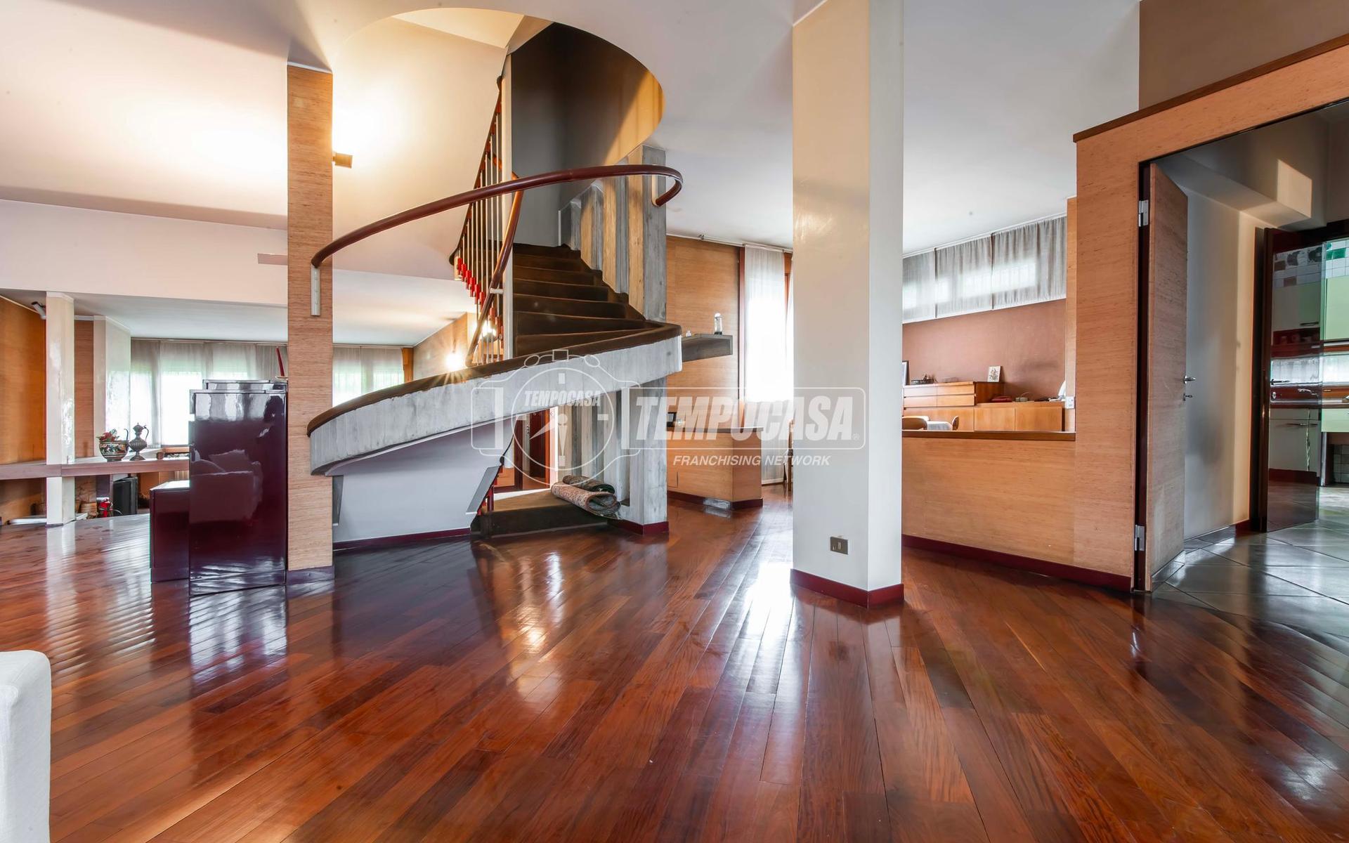 Villa, Desio