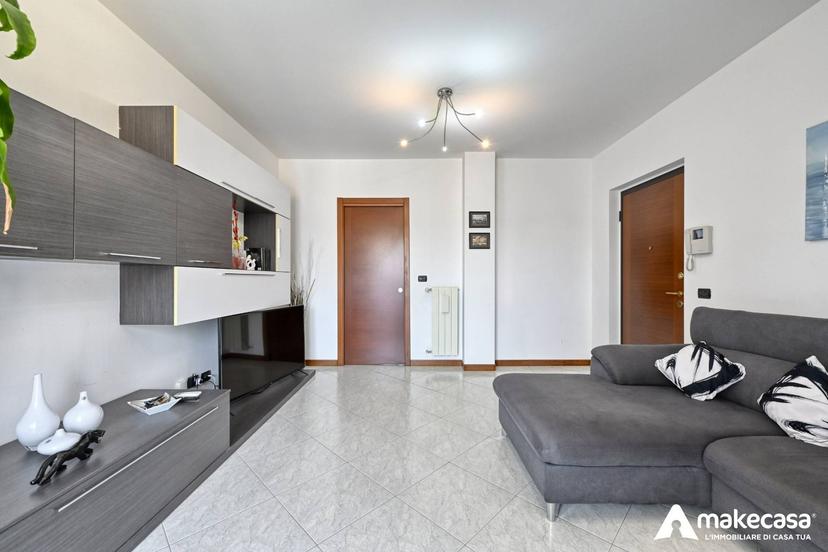 Trilocale in Via Falcone 10, Sordio — foto 2 di 5