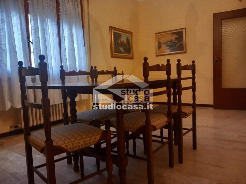 Trilocale in Via Barzoni, Palazzo Pignano — foto 2 di 5