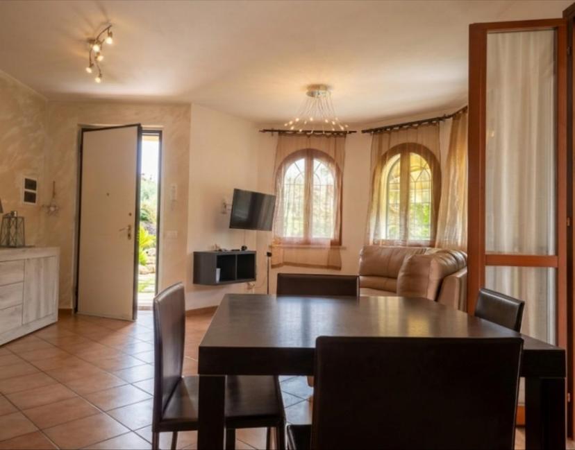 Villa a schiera in Ia Larga 1, Luni — foto 4 di 5