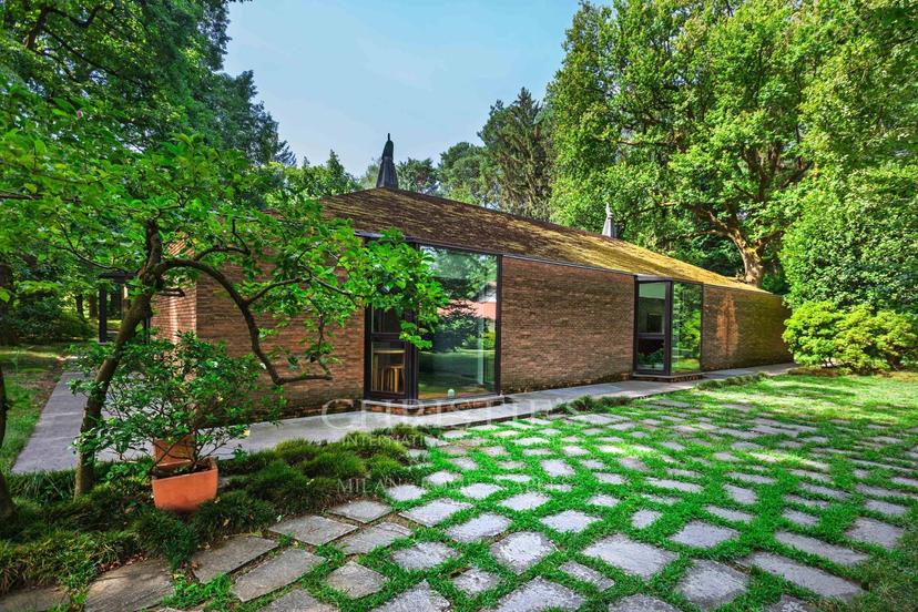 Villa in Via Luciano Manara, Casorate Sempione