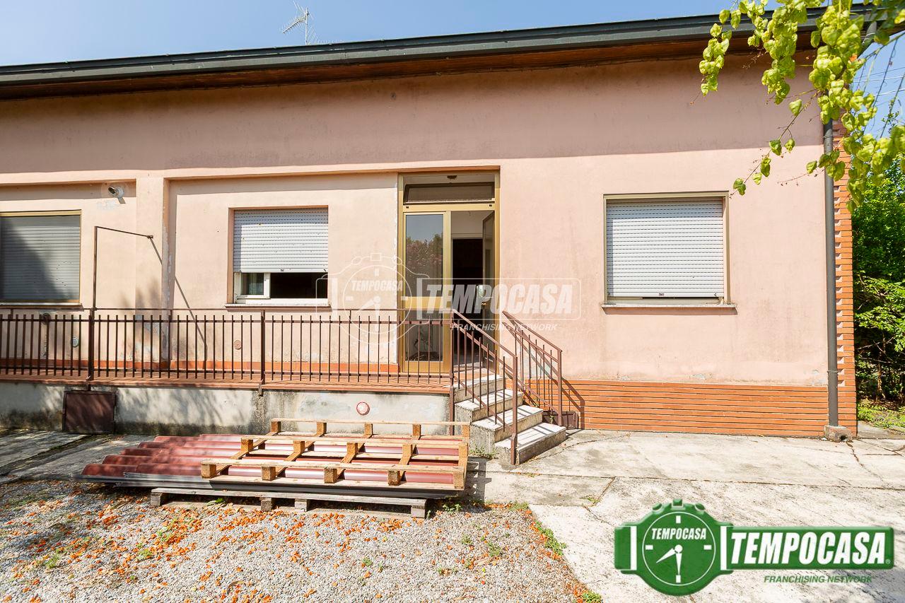 Villa a schiera in Viale Alcide De Gasperi, Trescore Cremasco