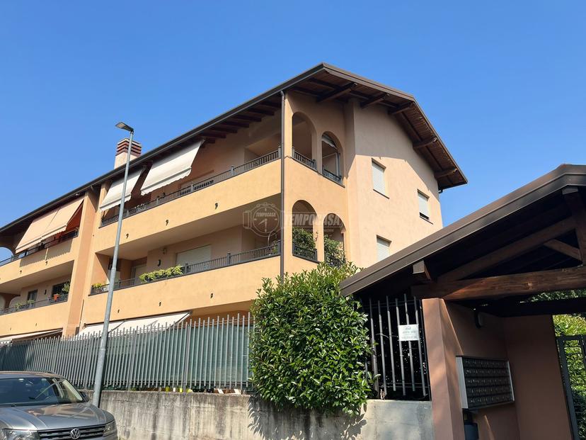 Trilocale in Via Santa Teresa del Bambin Gesù, Legnano — foto 3 di 5