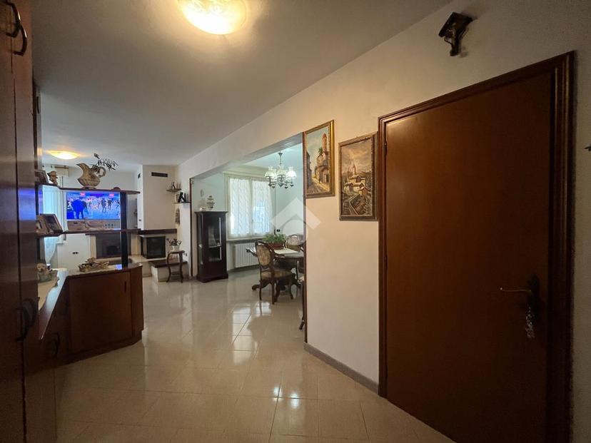 Quadrilocale in Via G. Pascoli 5, Castelnovo di Sotto — foto 3 di 5