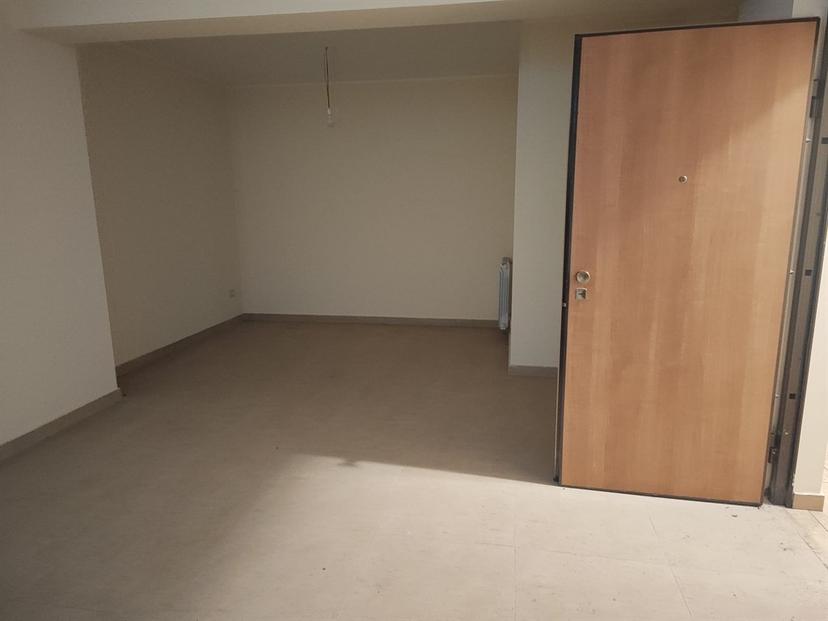 Trilocale in Via Vincenzo Bellini, Valverde — foto 4 di 5