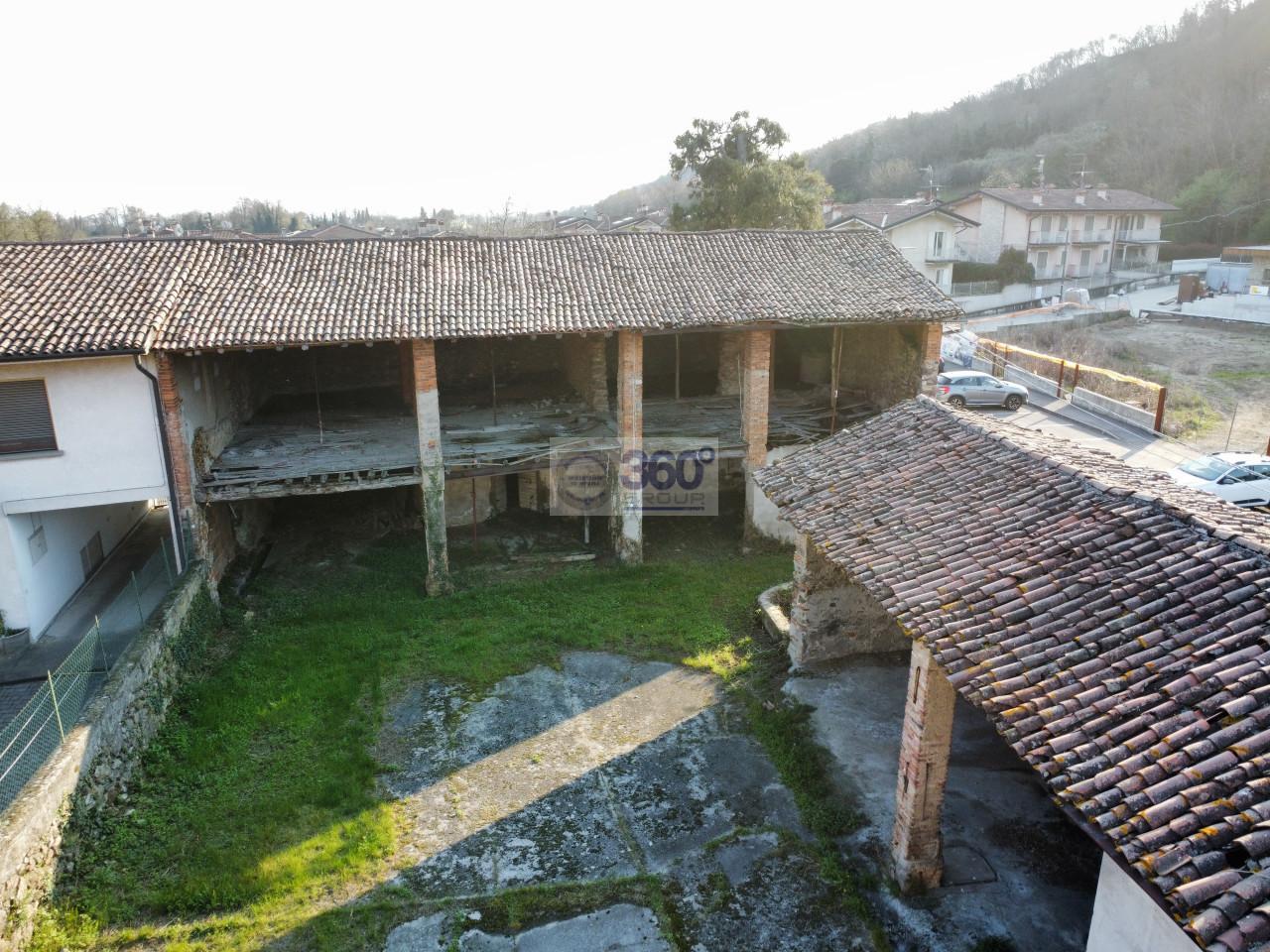 Cascina in Via Eugenio Montale, Provaglio d'Iseo