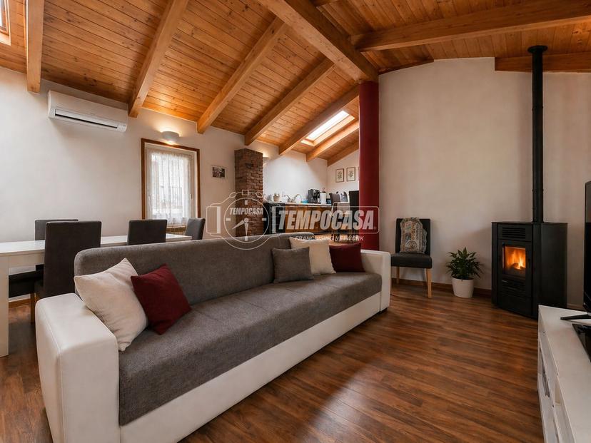 Casa indipendente in Piazza Vittorio Veneto, Borgomasino — foto 3 di 5