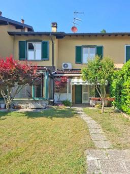 Villa a schiera, Comabbio