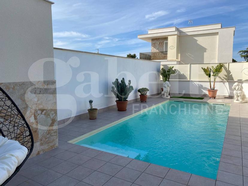 Villa trifamiliare in Via Andrea Gusmai, Trani — foto 3 di 5