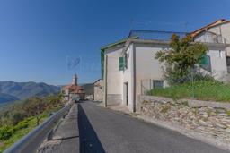 Casa indipendente in Borgata Mugno, Aquila d'Arroscia