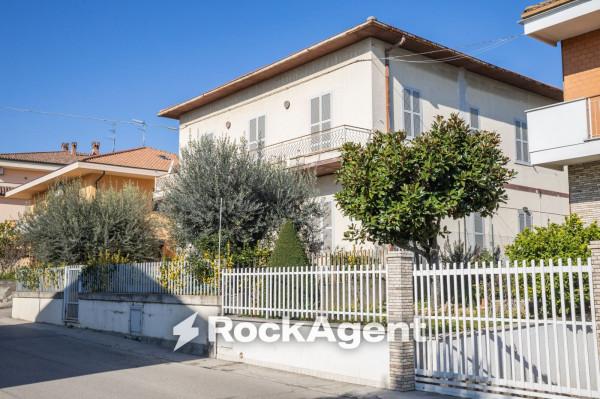 Terratetto plurifamiliare in Via Luigi Migliori 76, Giulianova — foto 2 di 5