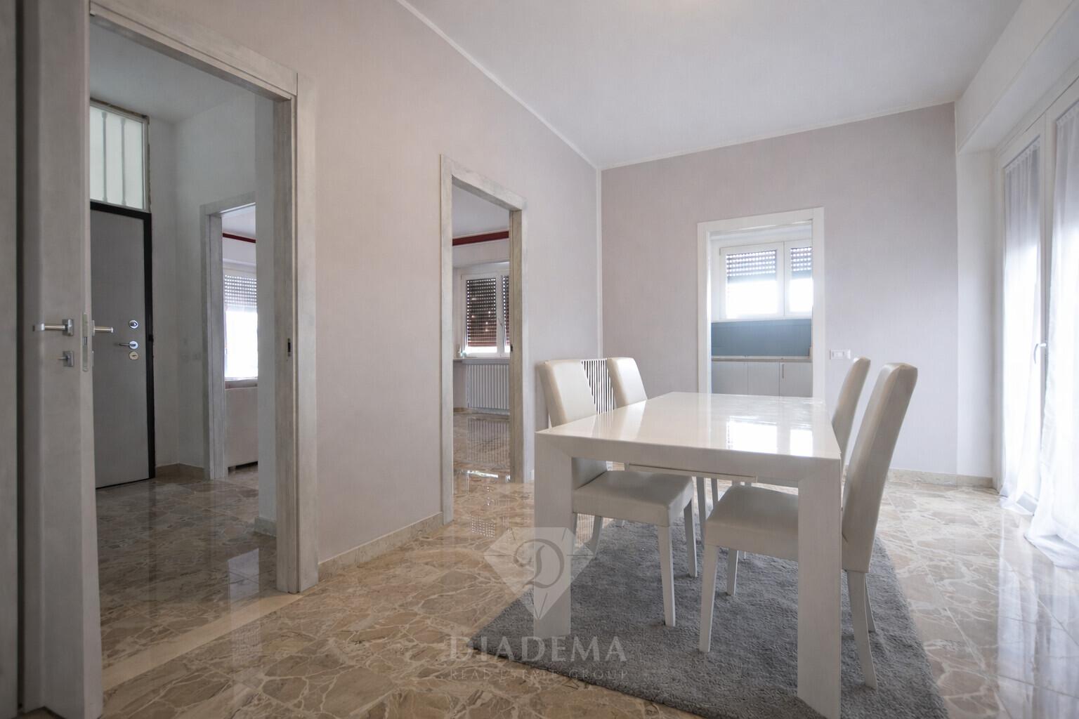 Trilocale in Via Pascoli 2, Besnate