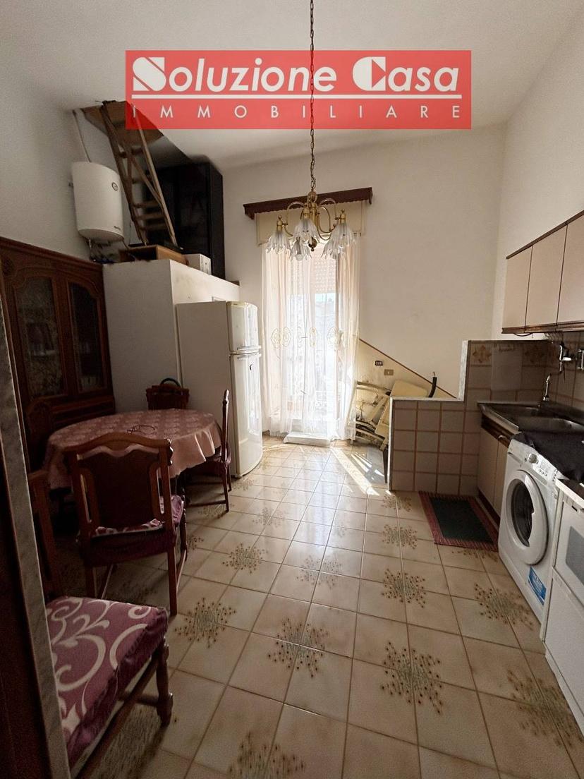 Casa indipendente in Piazza Tarpea, Canosa di Puglia — foto 2 di 4
