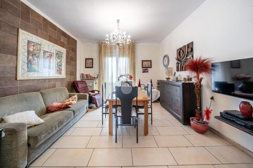 Trilocale in Via Montefiorino 2, Reggio nell'Emilia
