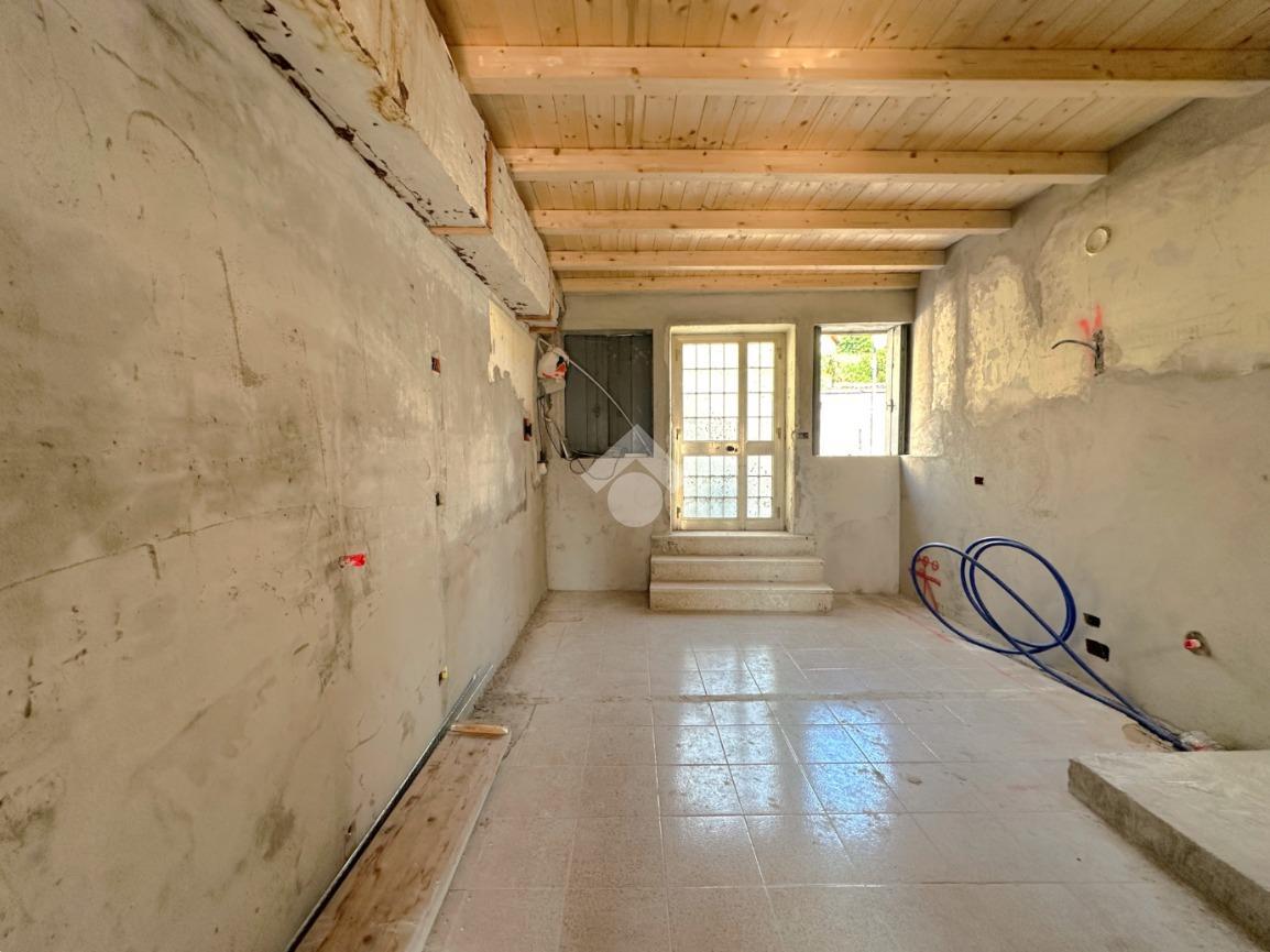 Casa indipendente in Via Martiri della Liberta' 29, Montecchio Maggiore