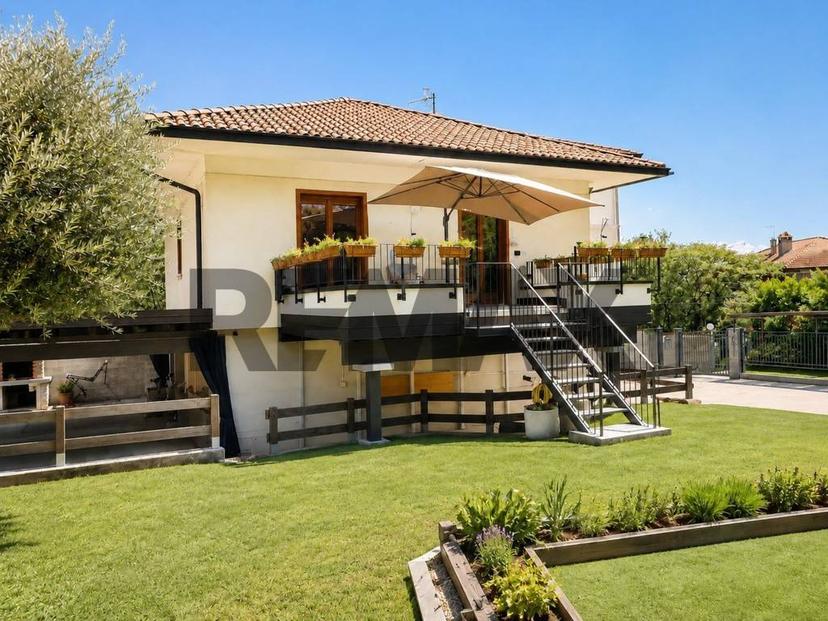 Villa in Via Europa 21, Leggiuno
