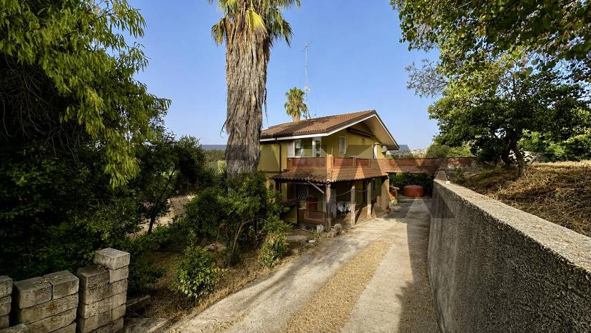 Casa indipendente in Viale Porto Torres 87, Sassari — foto 3 di 5