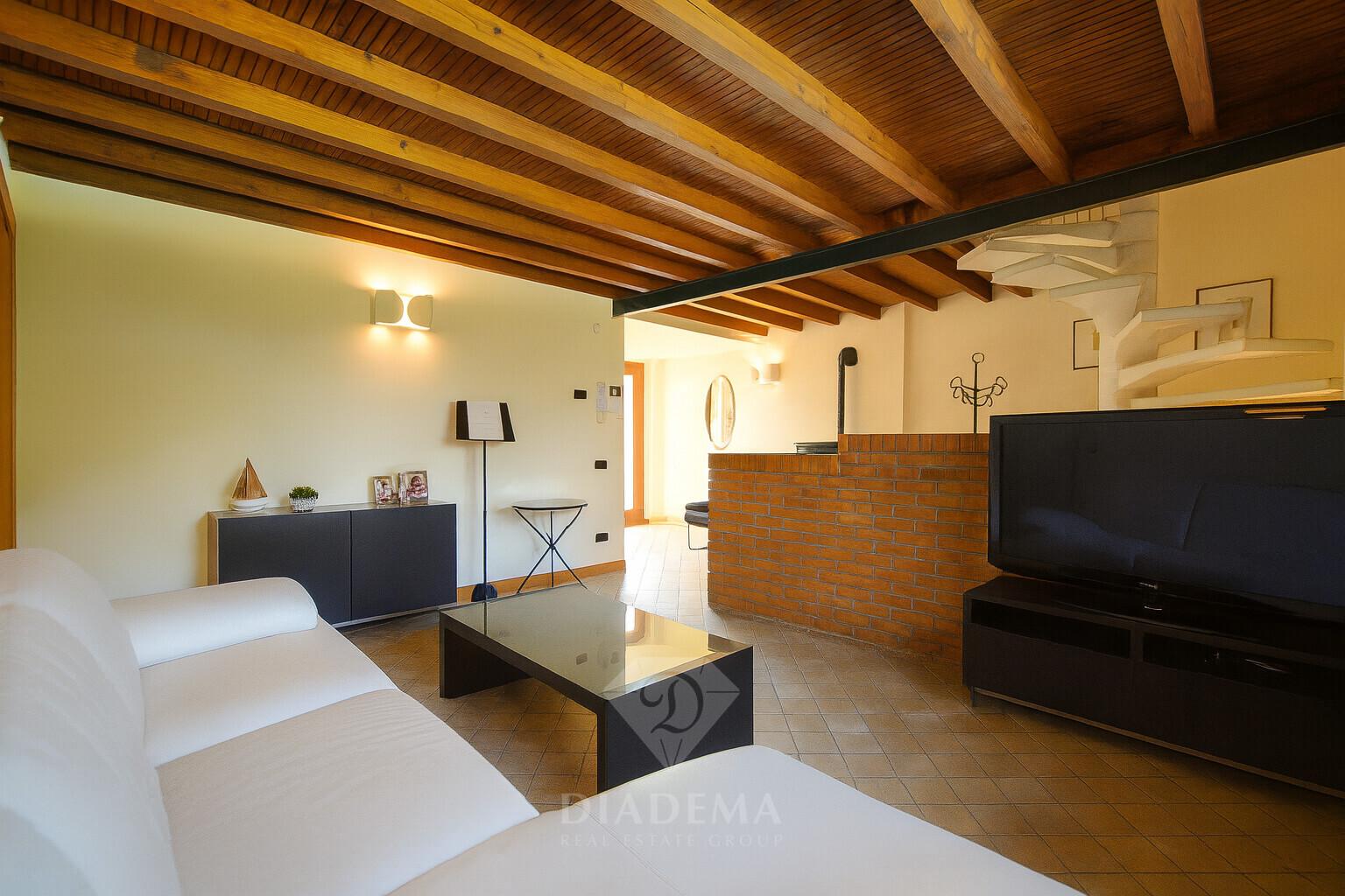 Villa unifamiliare, Besnate