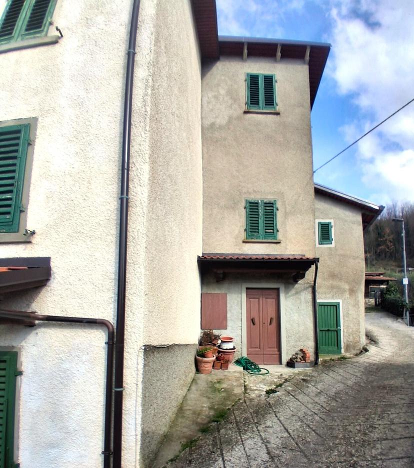 Casa indipendente in Località La Rocca, Vernio — foto 2 di 5