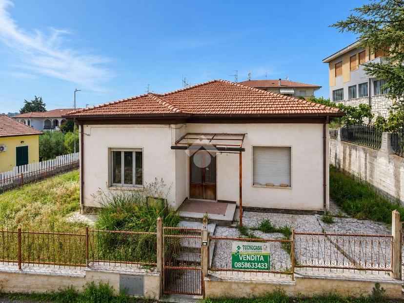 Villa in Via Bachelet 14, Mosciano Sant'Angelo — foto 2 di 5