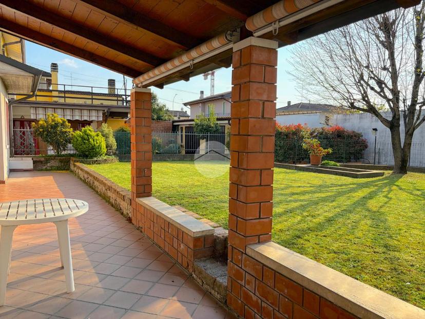 Villa in Via Roma 44, Castel d'Azzano — foto 2 di 5