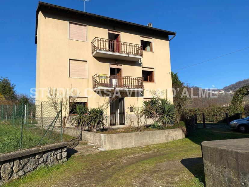 Casa indipendente in Via IV Novembre, Capizzone — foto 2 di 5