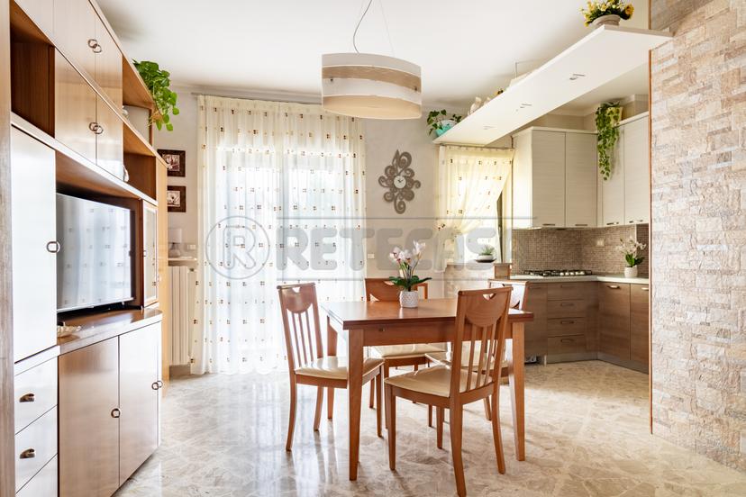 Trilocale in Via Sacerdote Giovanni di Leo 45, Bisceglie — foto 3 di 5