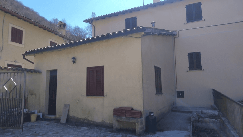 Casa indipendente in Comune di Preci, Preci