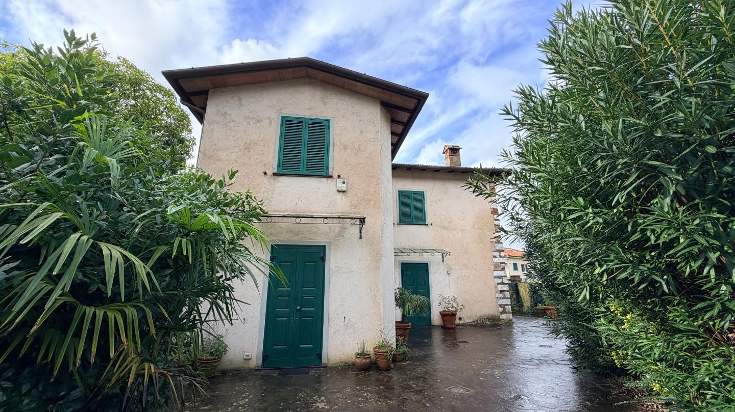 Villa, Pietrasanta