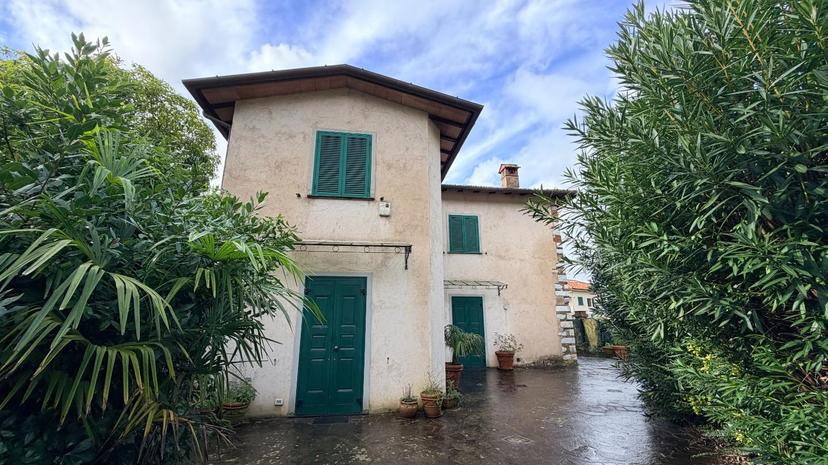 Villa, Pietrasanta