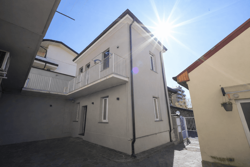 Trilocale in Via Adua 7, Biassono